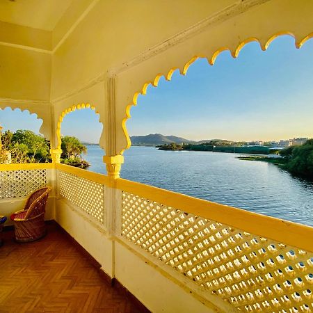 Hotel Vallabh A Lake Facing Balcony Udaipur Dış mekan fotoğraf