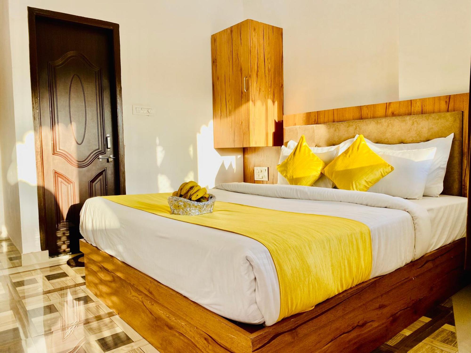 Hotel Vallabh A Lake Facing Balcony Udaipur Dış mekan fotoğraf